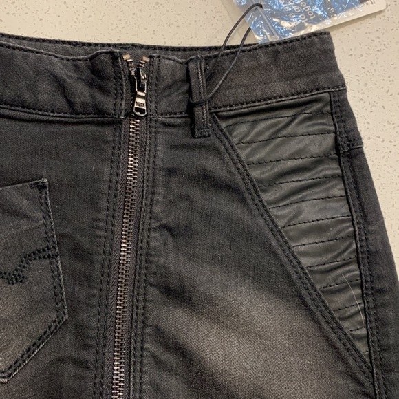 Mexx denim mini skirt - size 5 or 6 - Picture 3 of 10